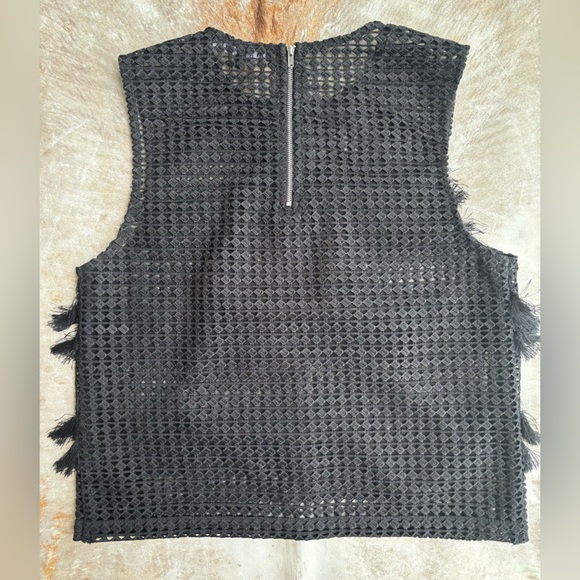 Transparent sleeveless with a fringe - Picture 6 of 8